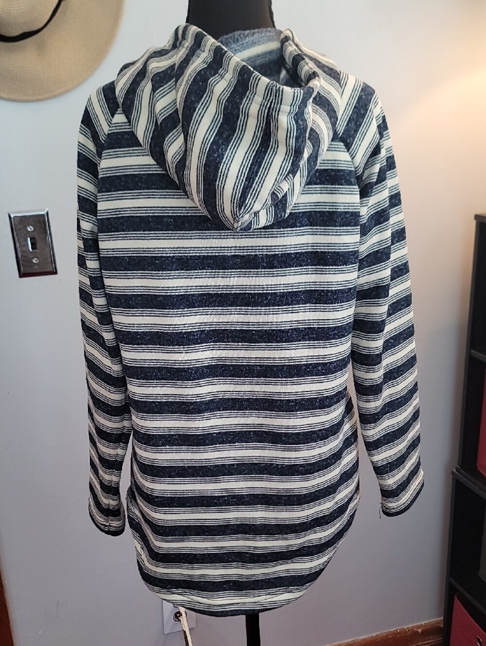Women Eddie Bauer Navy and Cream Striped Hooded Pullover size Med - Picture 7 of 10